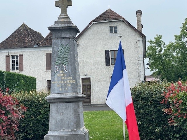 Een vaste waarde in ieder dorp: een monumentenje voor de doden van 14-18. In een dorp ging het -heel dramatisch- over twee broers uit een familie.